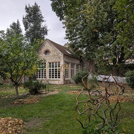 Irène Alloggio in famiglia Senlis (Oise)